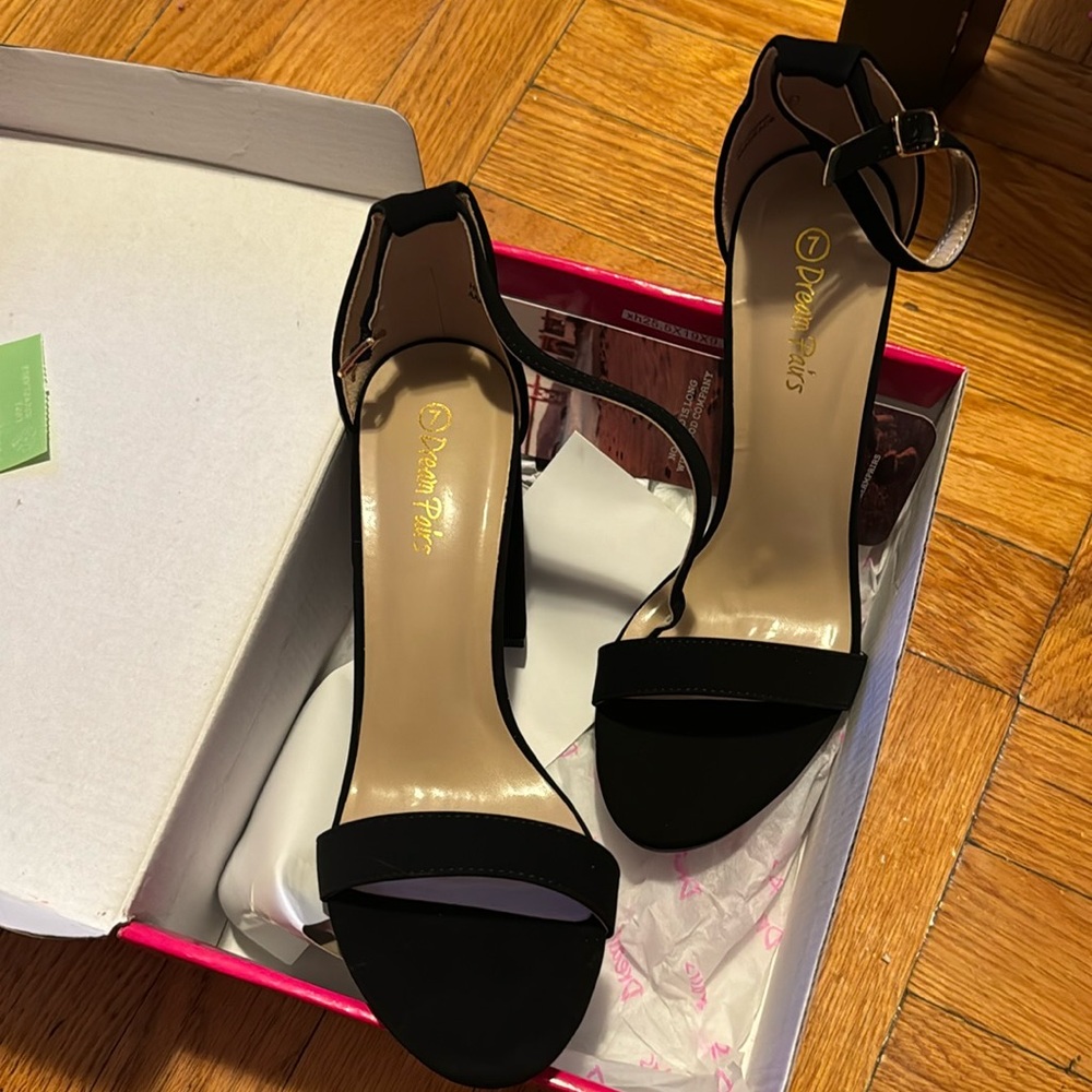Brand new dream pairs high heels shoes